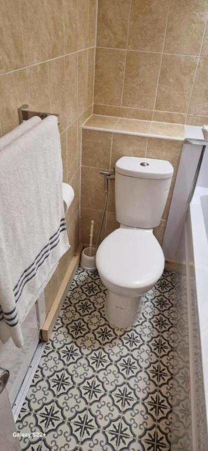 Archillects Entire Two Bedroom Comfy House - Free Parking Glasgow Eksteriør billede