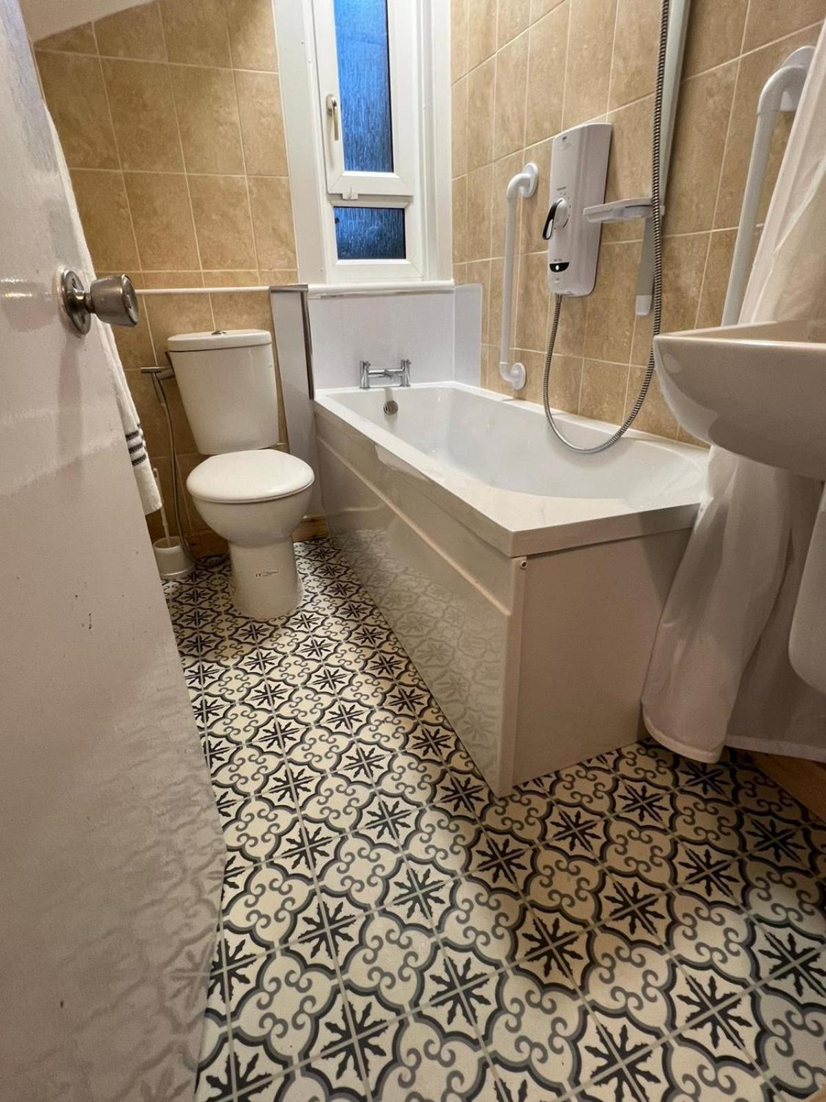 Archillects Entire Two Bedroom Comfy House - Free Parking Glasgow Eksteriør billede